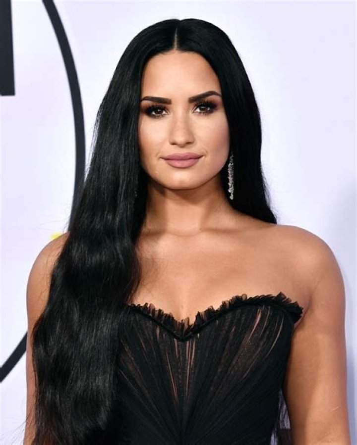 2017 AMAs Style — See The Best Hair & Makeup Looks