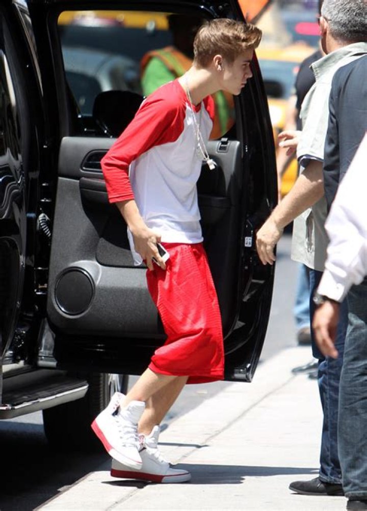 Adam Levine Slams Justin Bieber — The Biebs Hits On Adam’s Cousin – Hollywood Life