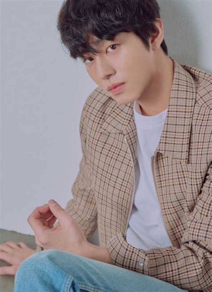 Ahn Hyo-seop - Bio, Age, Wiki, Facts and Family