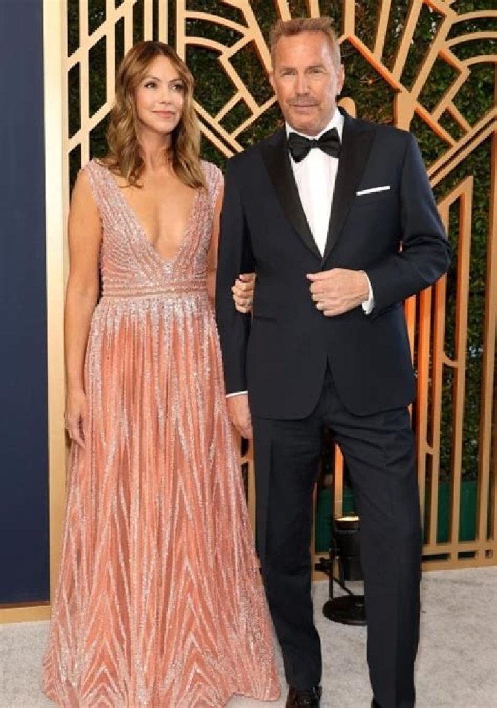 Alex O'Loughlin Height, Weight, Age, Spouse, Family, Facts, Biography