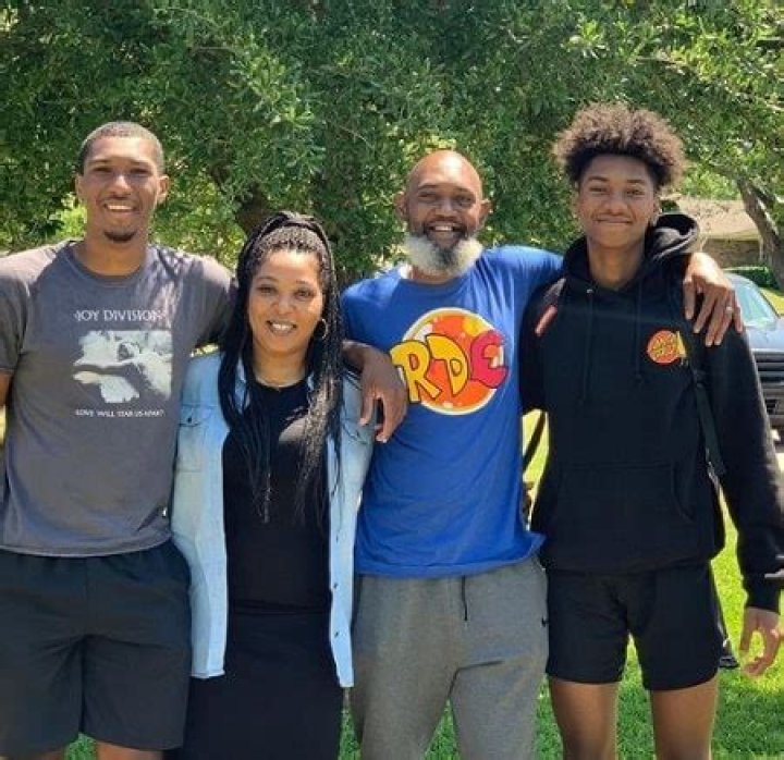 Armoni Brooks Age, Height, Brother, Parents, Draft, Contract, Wiki, Salary, Net Worth, Girlfriend, and Instagram