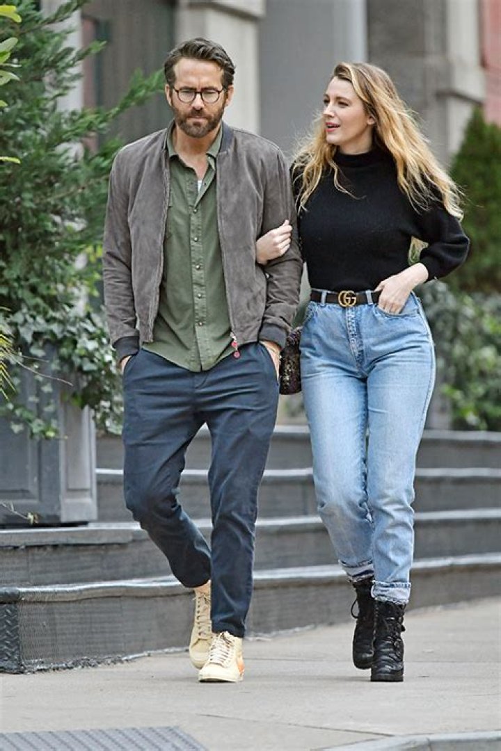 Blake Lively & Ryan Reynolds Wear Matching Jeans In New York: Photos – Hollywood Life