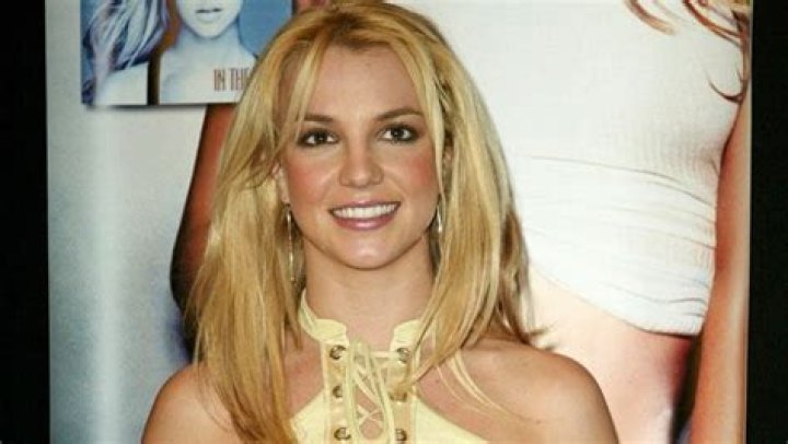 Britney Spears Shows Off Dance Moves in Yellow Crop Top & Short Shorts In Hawaii — Watch