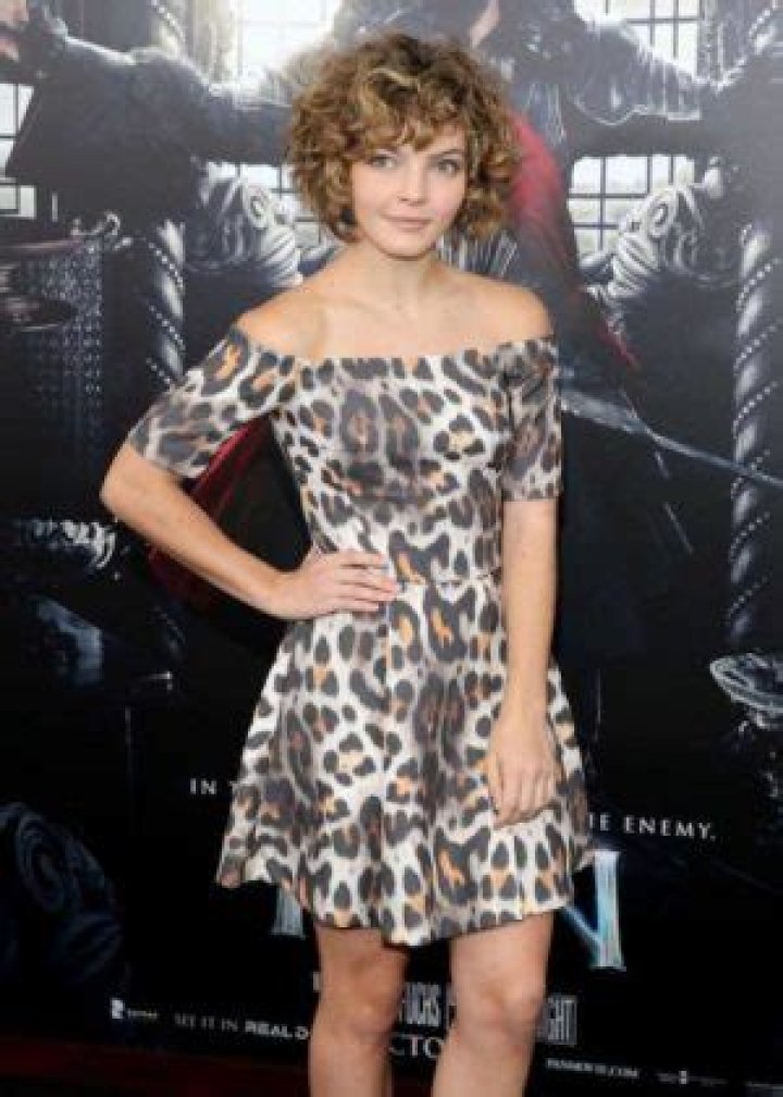 Camren Bicondova Height, Weight, Age, Boyfriend, Family, Biography