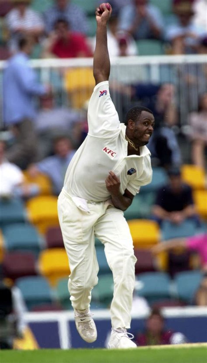 Courtney Walsh - Bio, Age, Wiki, Facts and Family