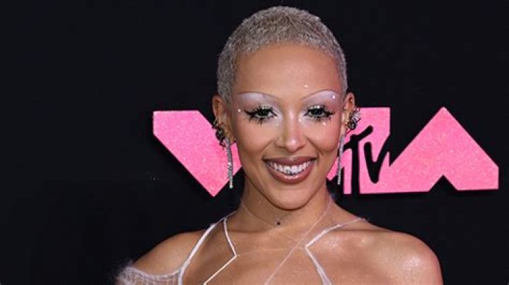 Doja Cat Shades Kardashians in New Song ‘Wet Vagina’ – Hollywood Life