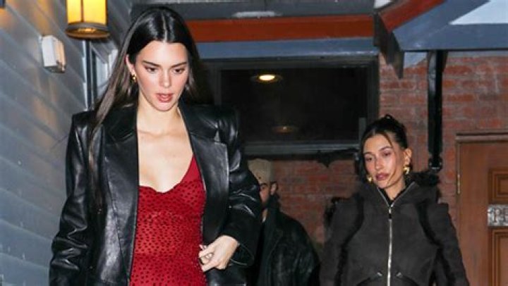 Hailey Bieber & Kendall Jenner Go To Adele Concert With Kim Kardashian – Hollywood Life