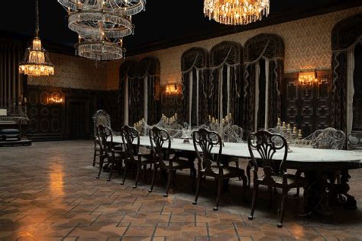 Has Spooky Dining Room Theme – Hollywood Life