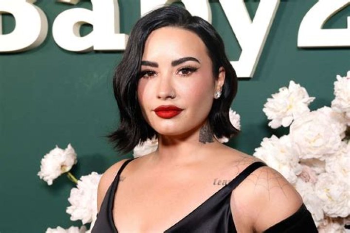 Is Demi Lovato in Glee?