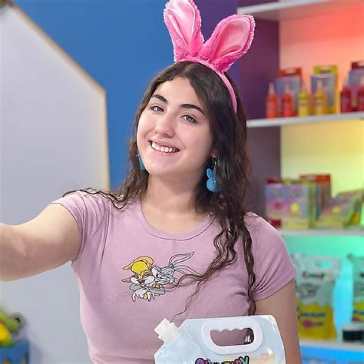 Jeddah Navalua - Bio, Age, Wiki, Facts and Family