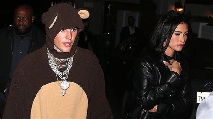 Justin Bieber & Hailey Baldwin Jungle Book Costumes For Halloween 2021 – Hollywood Life