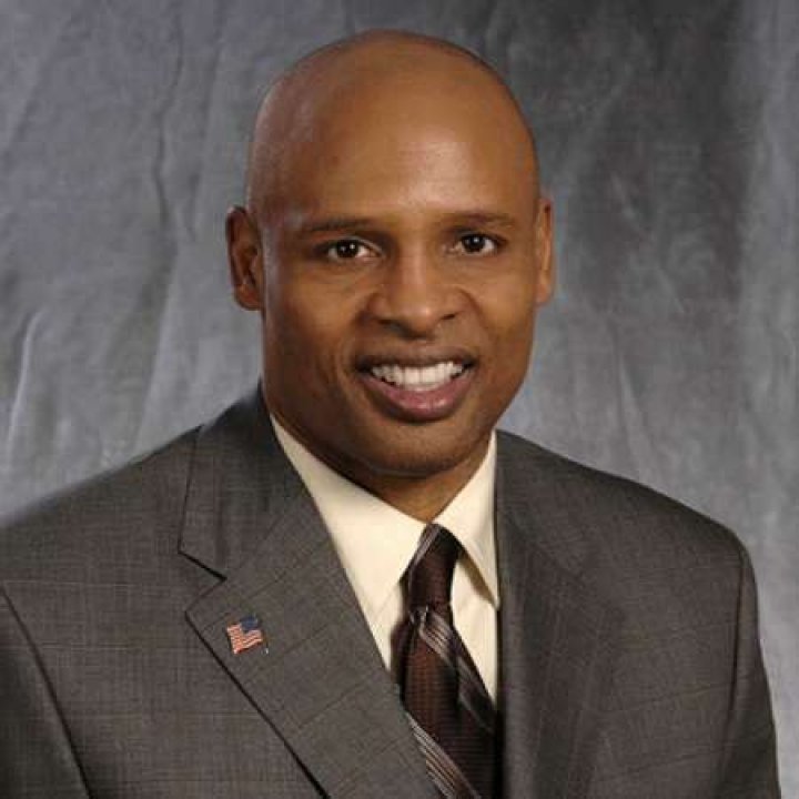 Kevon Looney Bio - age, salary, net worth, bio, wiki, league, stats, injury, highlights, nationality, married, relationship, affair