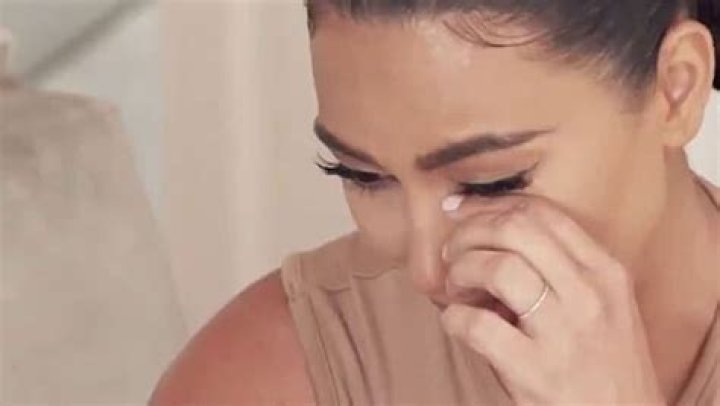 Kim Kardashian Cries Over ‘KUWTK’ Ending In Video – Hollywood Life