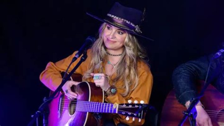 Lainey Wilson - Bio, Age, Wiki, Facts and Family