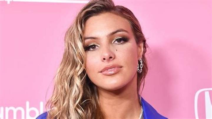 Lele Pons Falls During TikTok Video & Crashes Through Glass Door – Hollywood Life