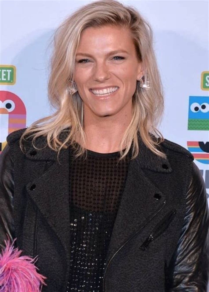 Lindsay Shookus Height, Weight, Age, Body Statistics
