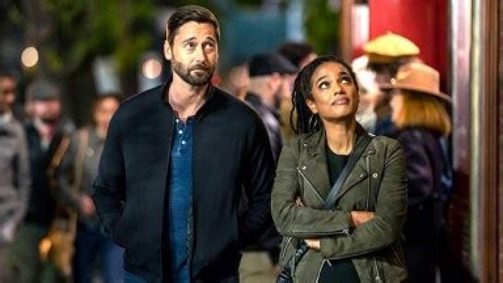 Max & Helen Kiss In Season 3 Finale — Interview – Hollywood Life