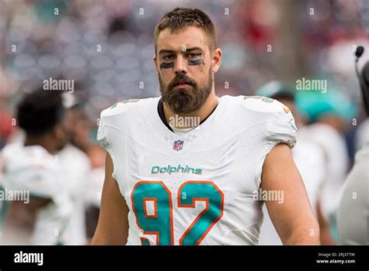 Miami Dolphins Defensive Tackle Zach Sieler's Biography, Parents, Age, Weight, Net Worth, Salary, Contract, Earnings, Wife and Children