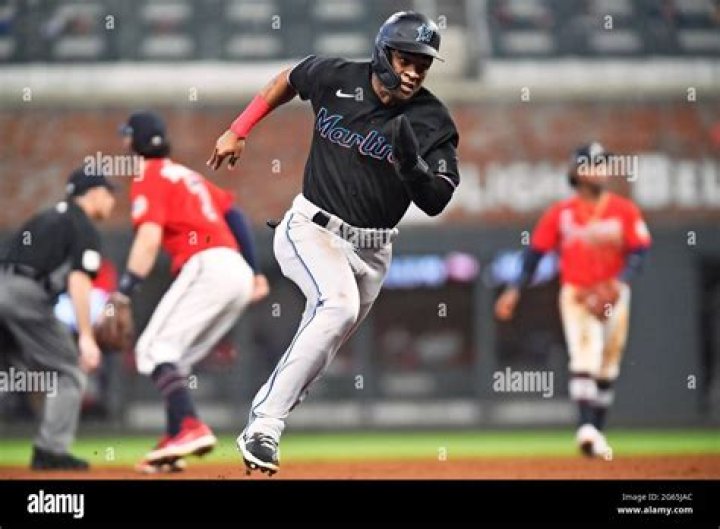 Miami Marlins OutFielder Magneuris Sierra's Bio, Stats, Career, Net Worth, Salary, Contract, Wife, Children