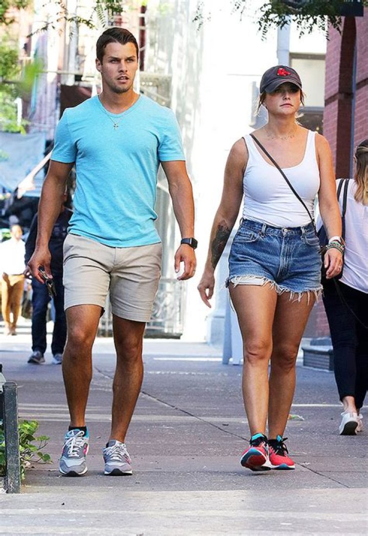 Miranda Lambert Rocks Short Shorts While Out With Husband Brendan – Hollywood Life