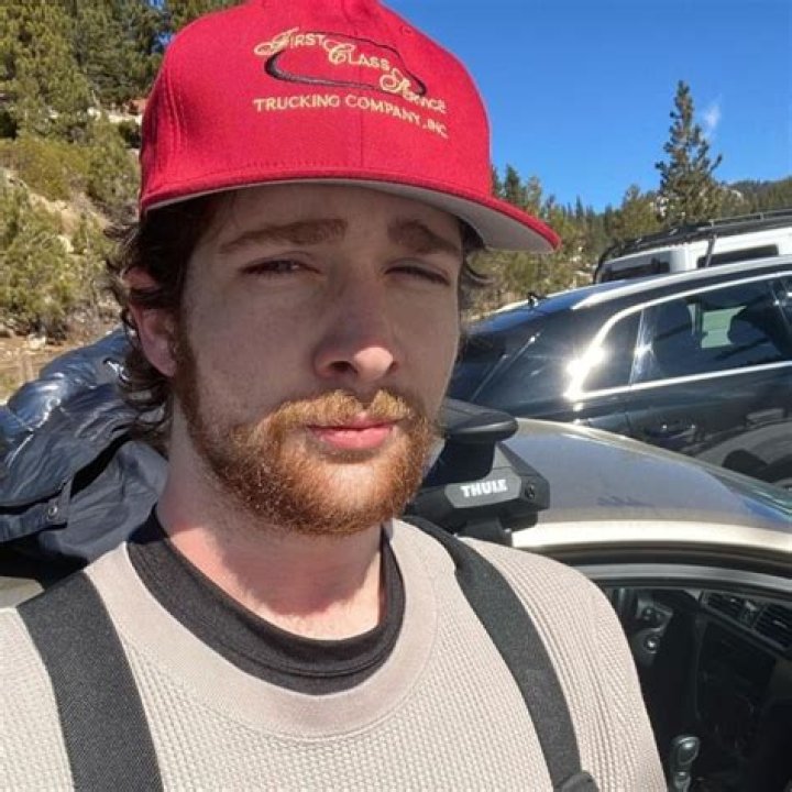 Noah Hugbox Height, Weight, Age, Body Statistics