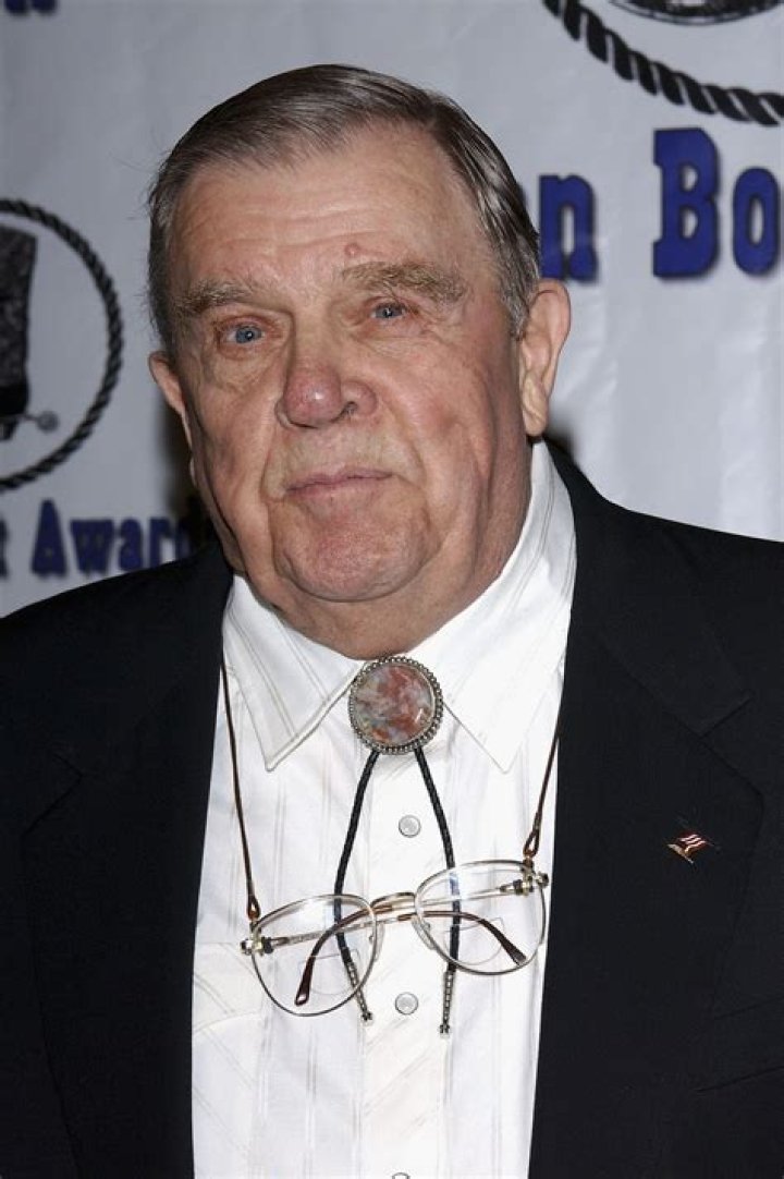 Pat Hingle - Bio, Age, height, Wiki, Facts and Family