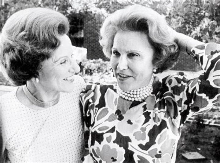 Photos Of Famous Siblings – Hollywood Life