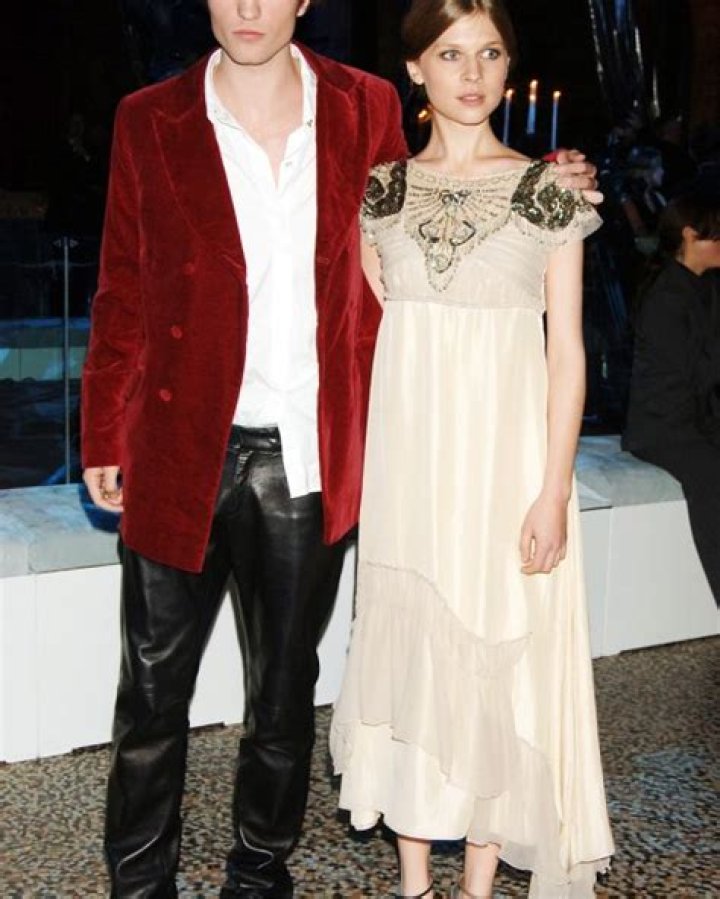 Robert Pattinson Is Unrecognizable As A Blonde Punk In GQ’s Photos – Hollywood Life