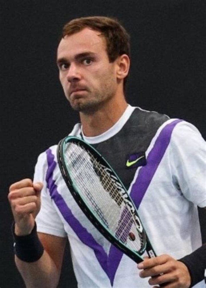 Roman Safiullin Height, Weight, Age, Facts, Family