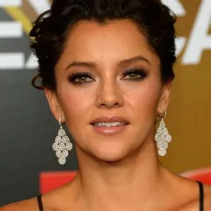 Sara Foster Net Worth | Celebrity Net Worth