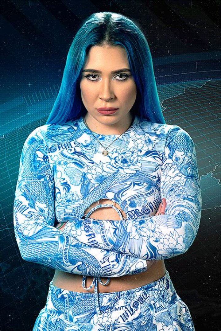 She Makes A Deal With The Vets – Hollywood Life