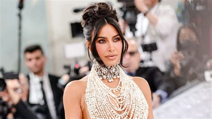 She Pretends She’s Going On Show – Hollywood Life