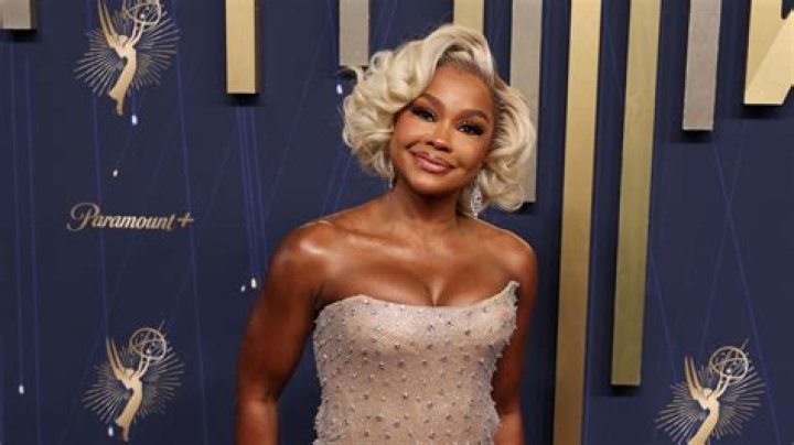 She Stuns On The Red Carpet – Hollywood Life