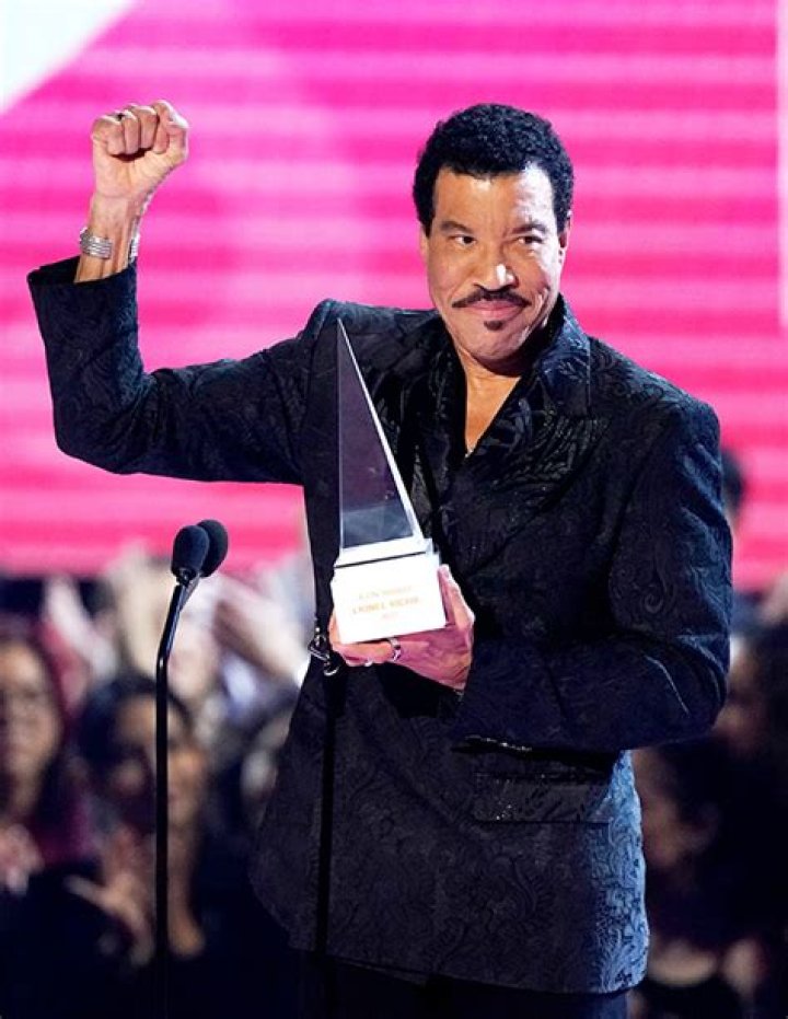 Stevie Wonder & Charlie Puth Pay Tribute – Hollywood Life