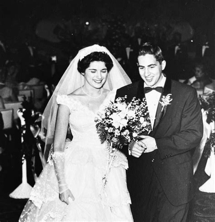 Who is Elaine Miles Dating Now?