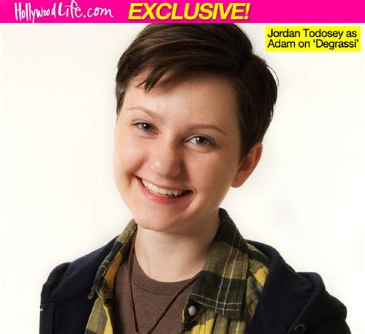 Who is Jordan Todosey Dating Now?